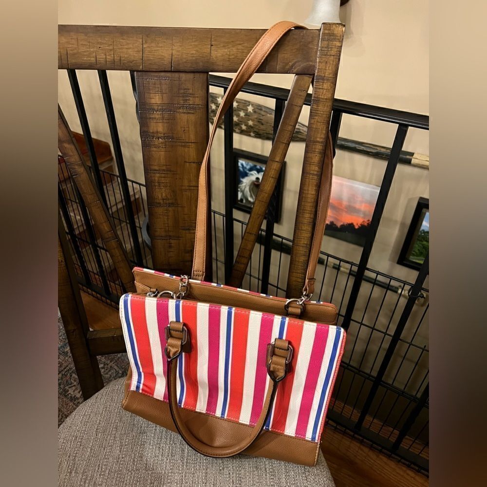 Beautiful striped Nine West purse - Picture 2 of 12